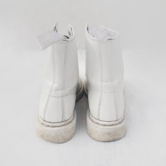 Dr. Martens 1460 8-Eye Boot in Monochrome White Smooth Leather - Picture 4 of 7
